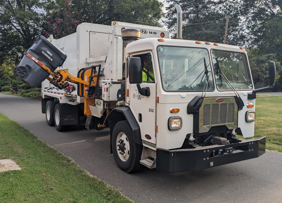 Garbage truck lifting trash cart-2023-08